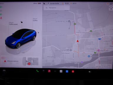 Tesla Model 3 2022 - Thumbnail 10