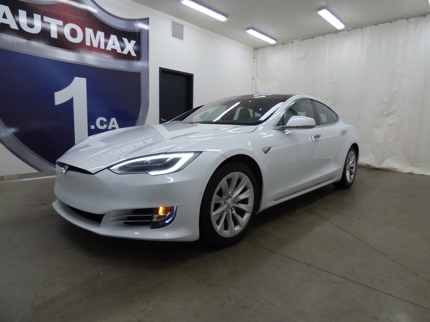 Tesla Model S 2019 - Image 1