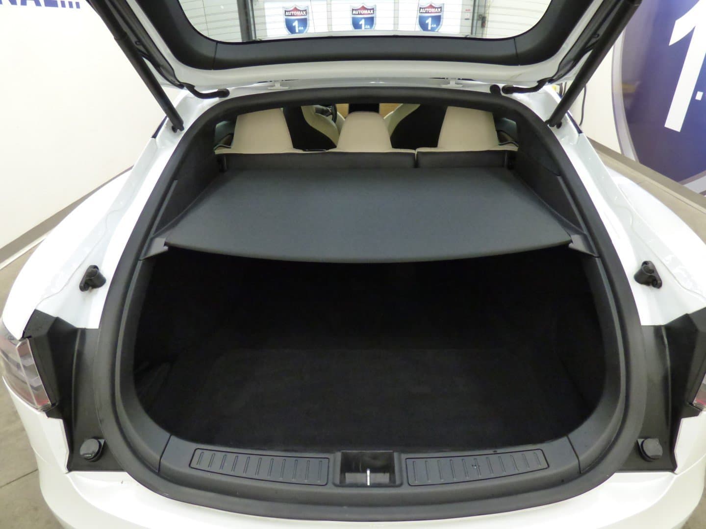 Tesla Model S 2019 - Image 25