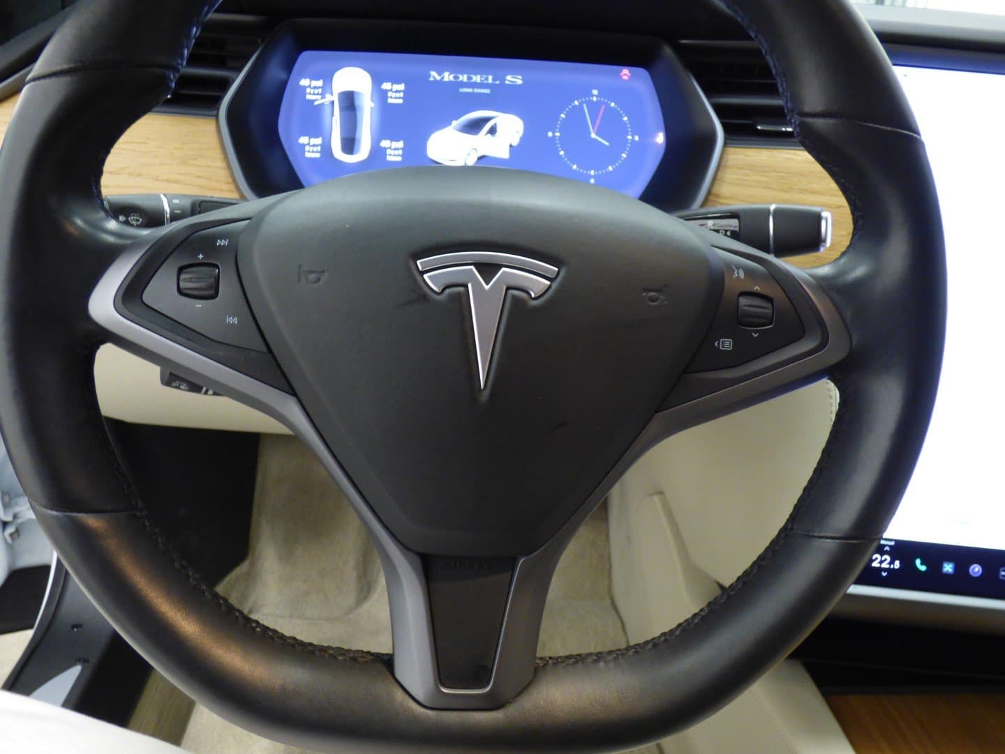 Tesla Model S 2019 - Image 17