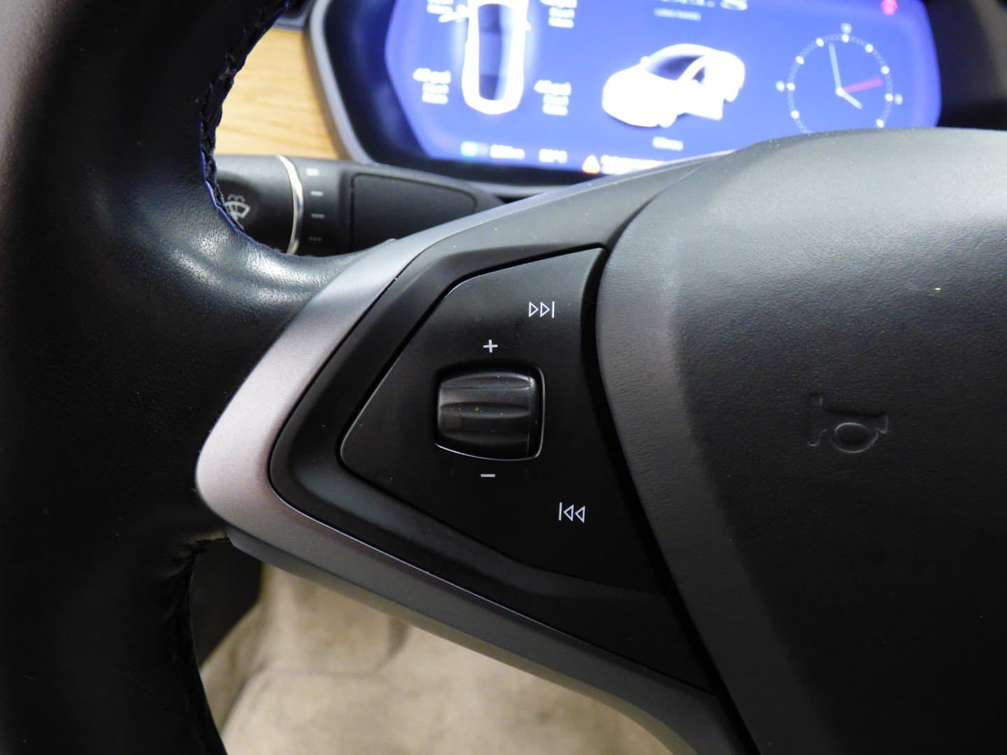 Tesla Model S 2019 - Image 18