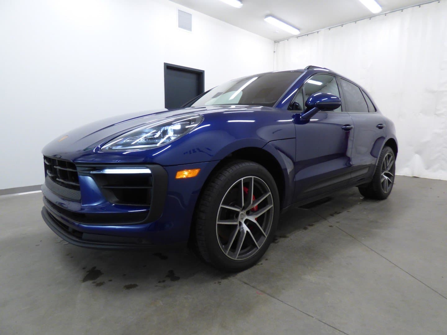 Porsche Macan 2023 - Image 1