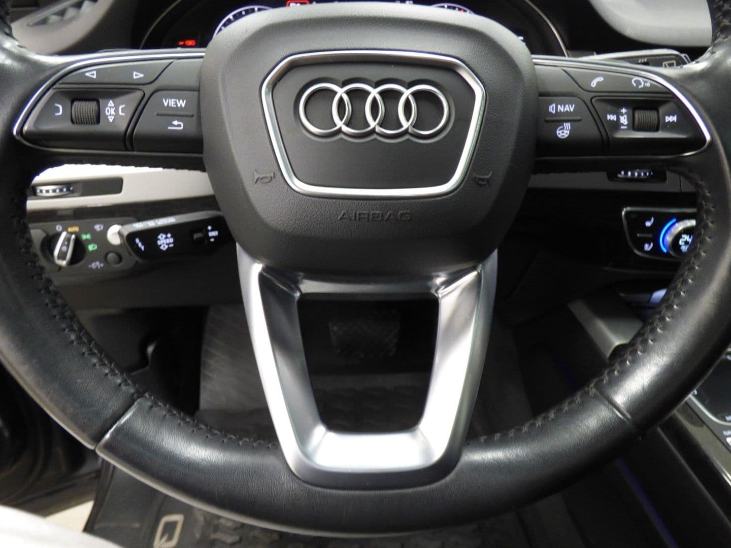 Audi Q7 2019 - Image 20