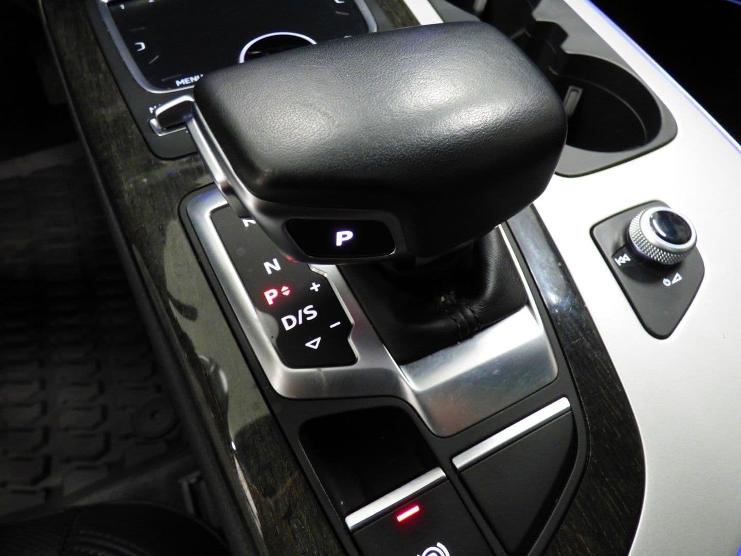 Audi Q7 2019 - Image 25