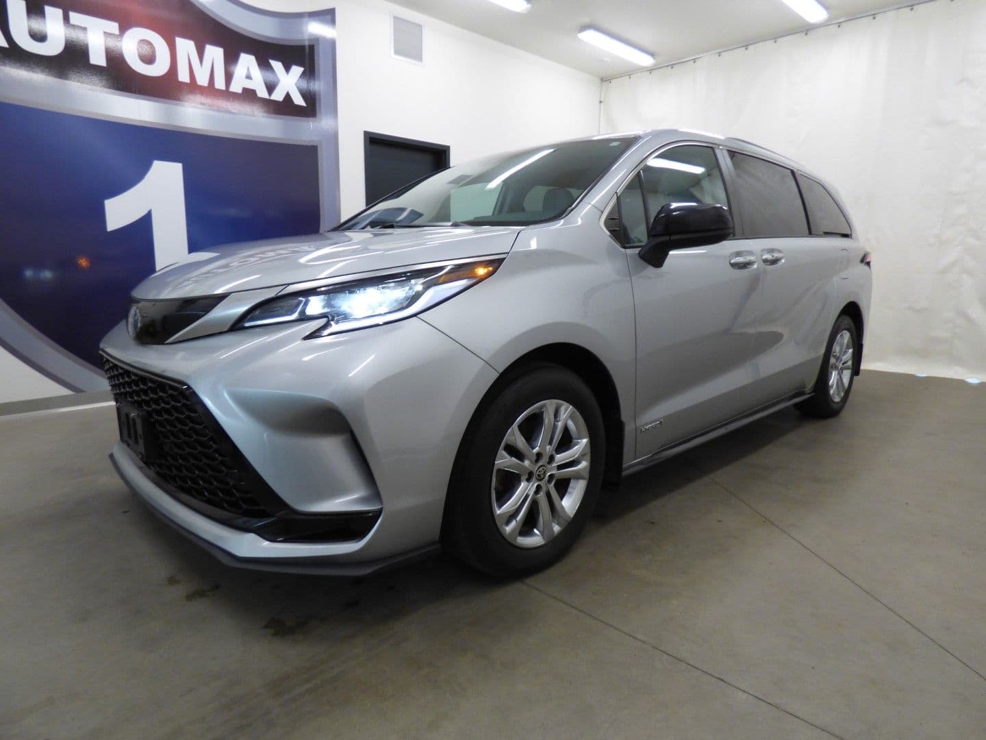 Toyota Sienna 2021 - Image 1