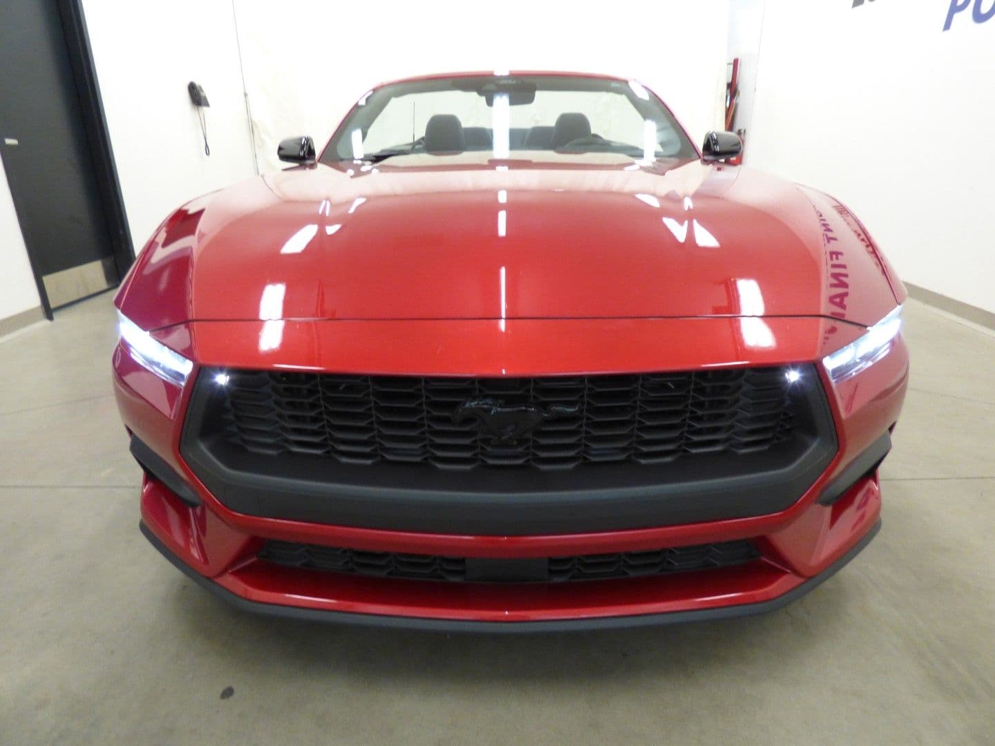 Ford Mustang 2024 - Image 4