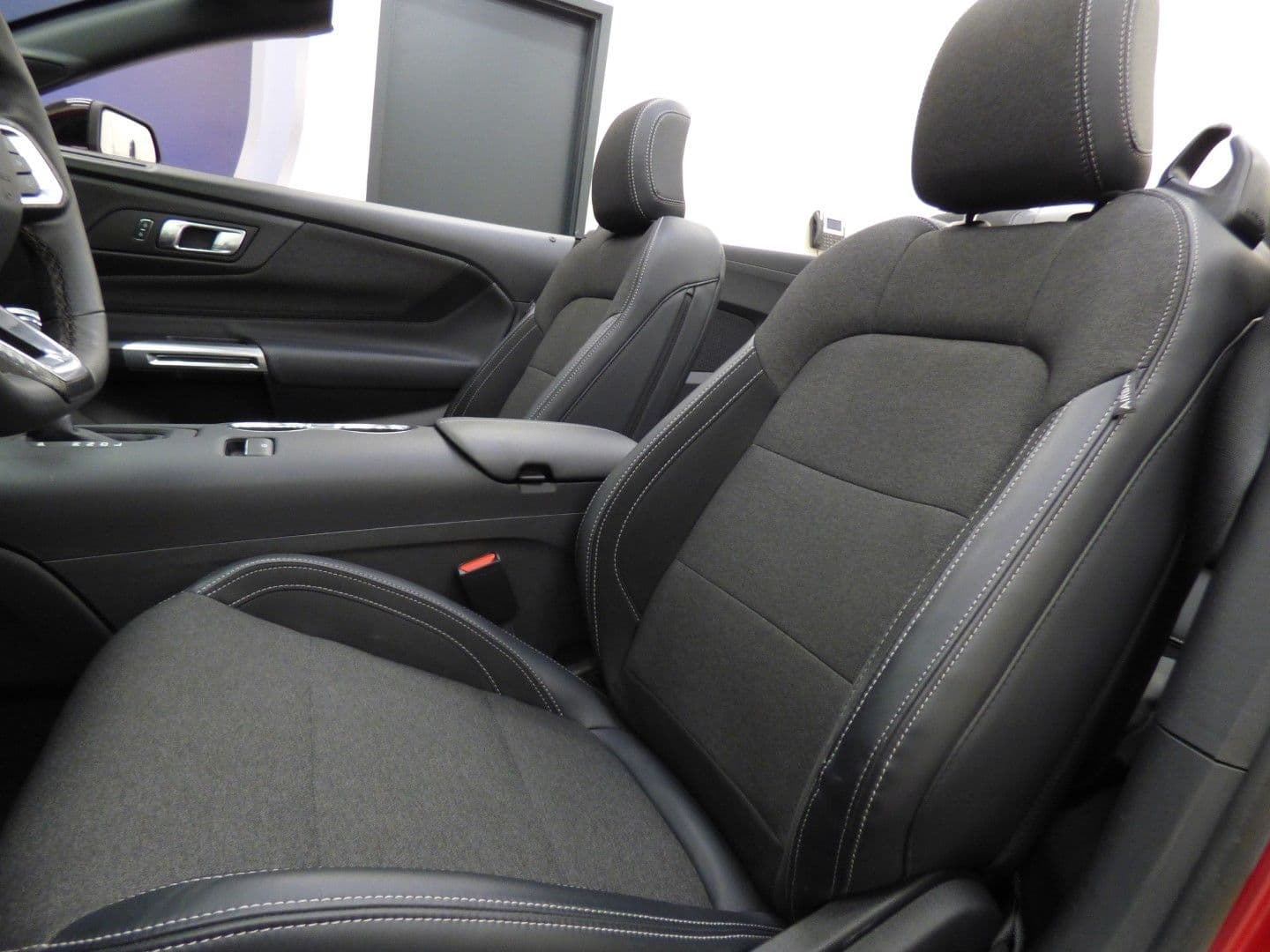 Ford Mustang 2024 - Image 18