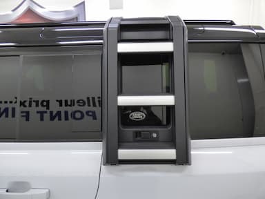 Land Rover Defender 2023 - Thumbnail 32