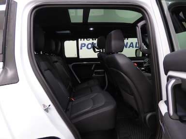 Land Rover Defender 2023 - Thumbnail 28