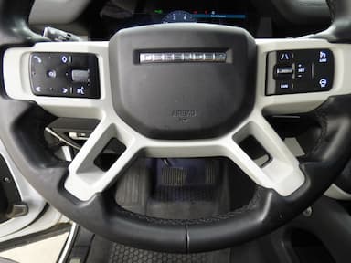 Land Rover Defender 2023 - Thumbnail 22