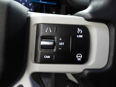 Land Rover Defender 2023 - Thumbnail 24