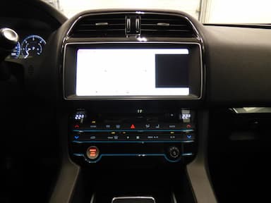 Jaguar F-Pace 2017 - Thumbnail 10