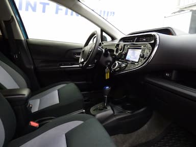 Toyota Prius c 2018 - Thumbnail 7