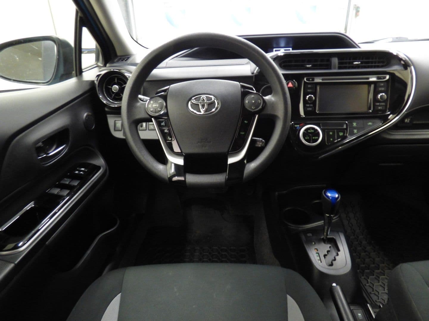 Toyota Prius c 2018 - Image 8