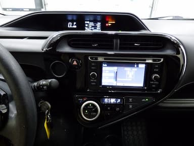 Toyota Prius c 2018 - Thumbnail 10