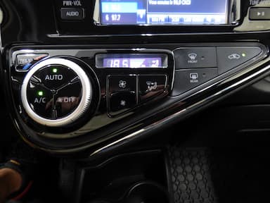 Toyota Prius c 2018 - Thumbnail 13