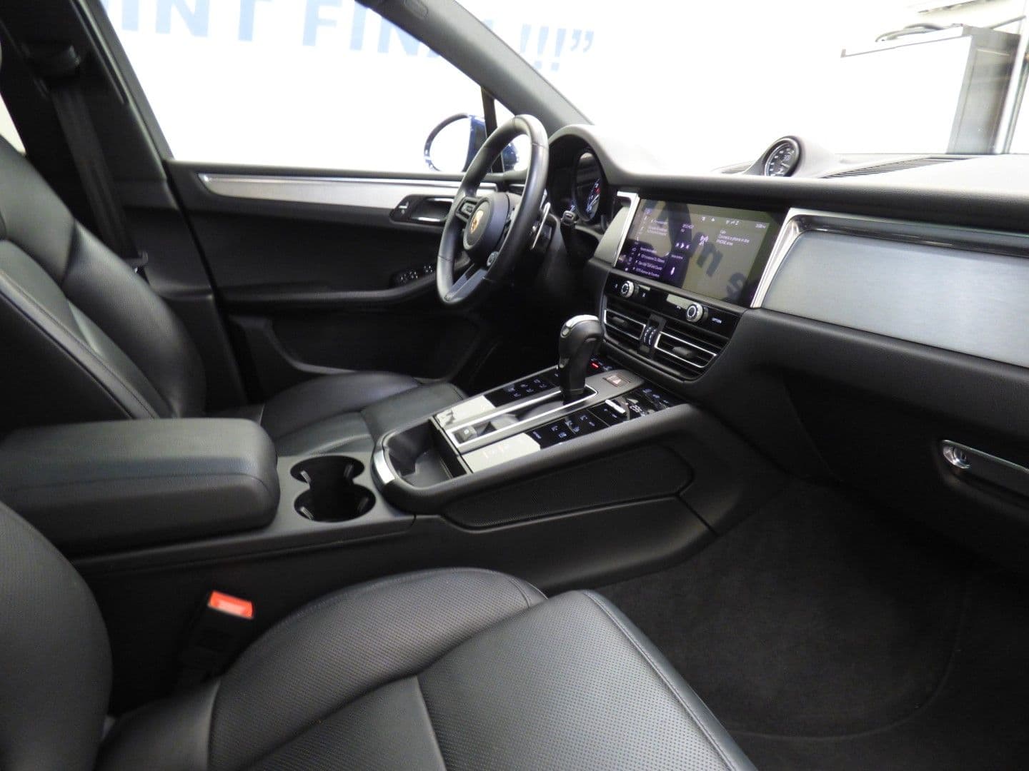 Porsche Macan 2023 - Image 7