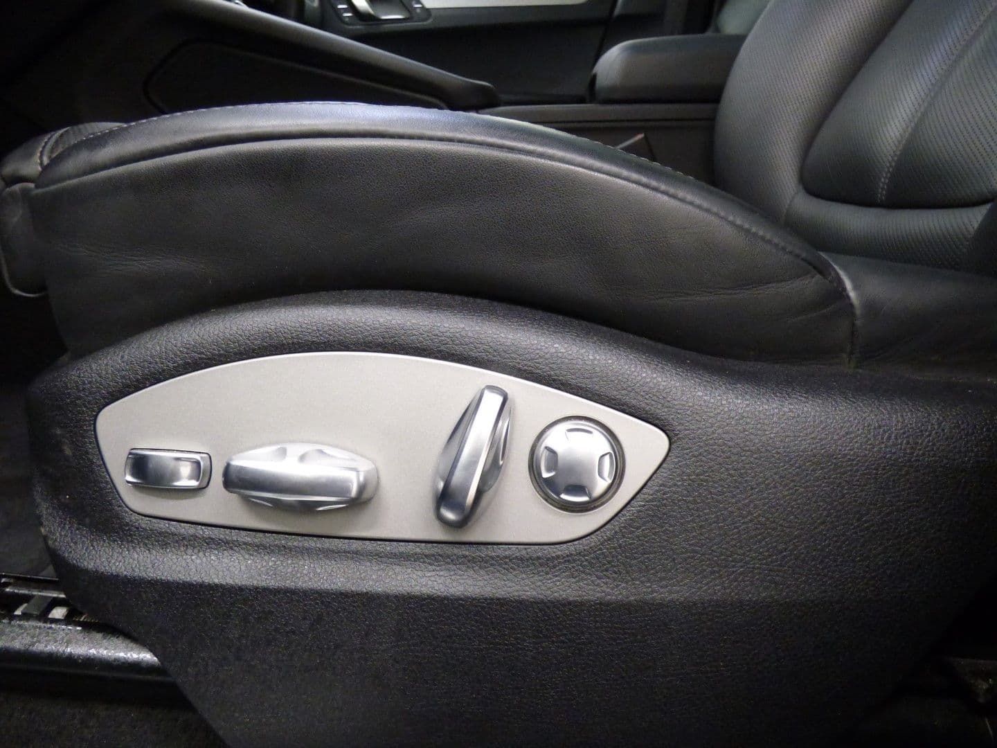 Porsche Macan 2023 - Image 16