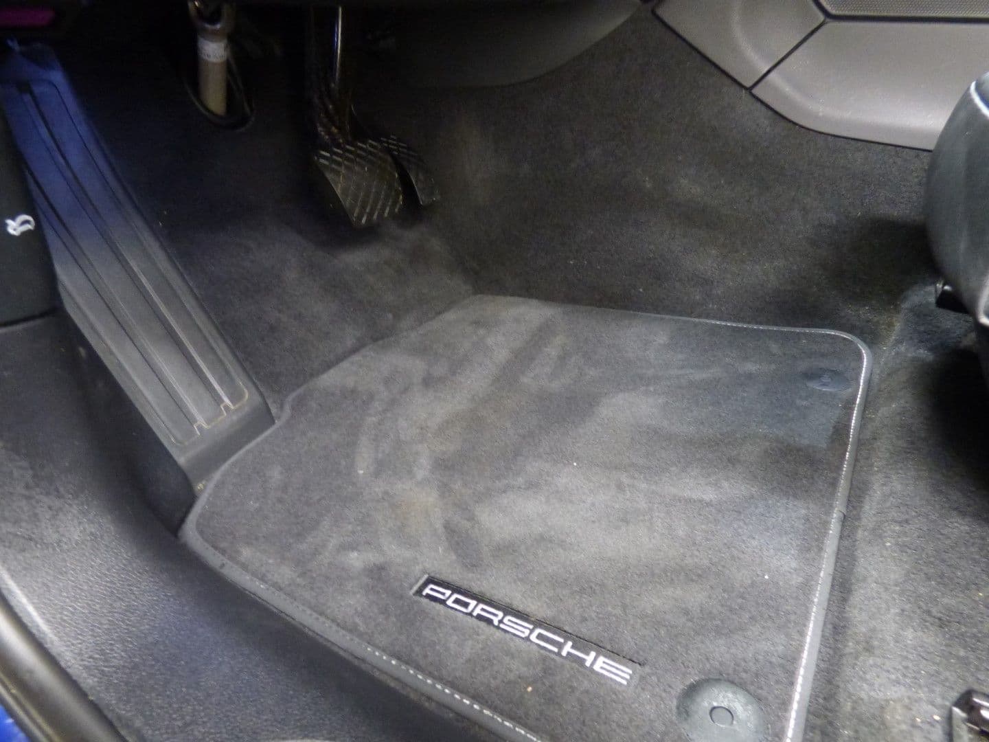 Porsche Macan 2023 - Image 18