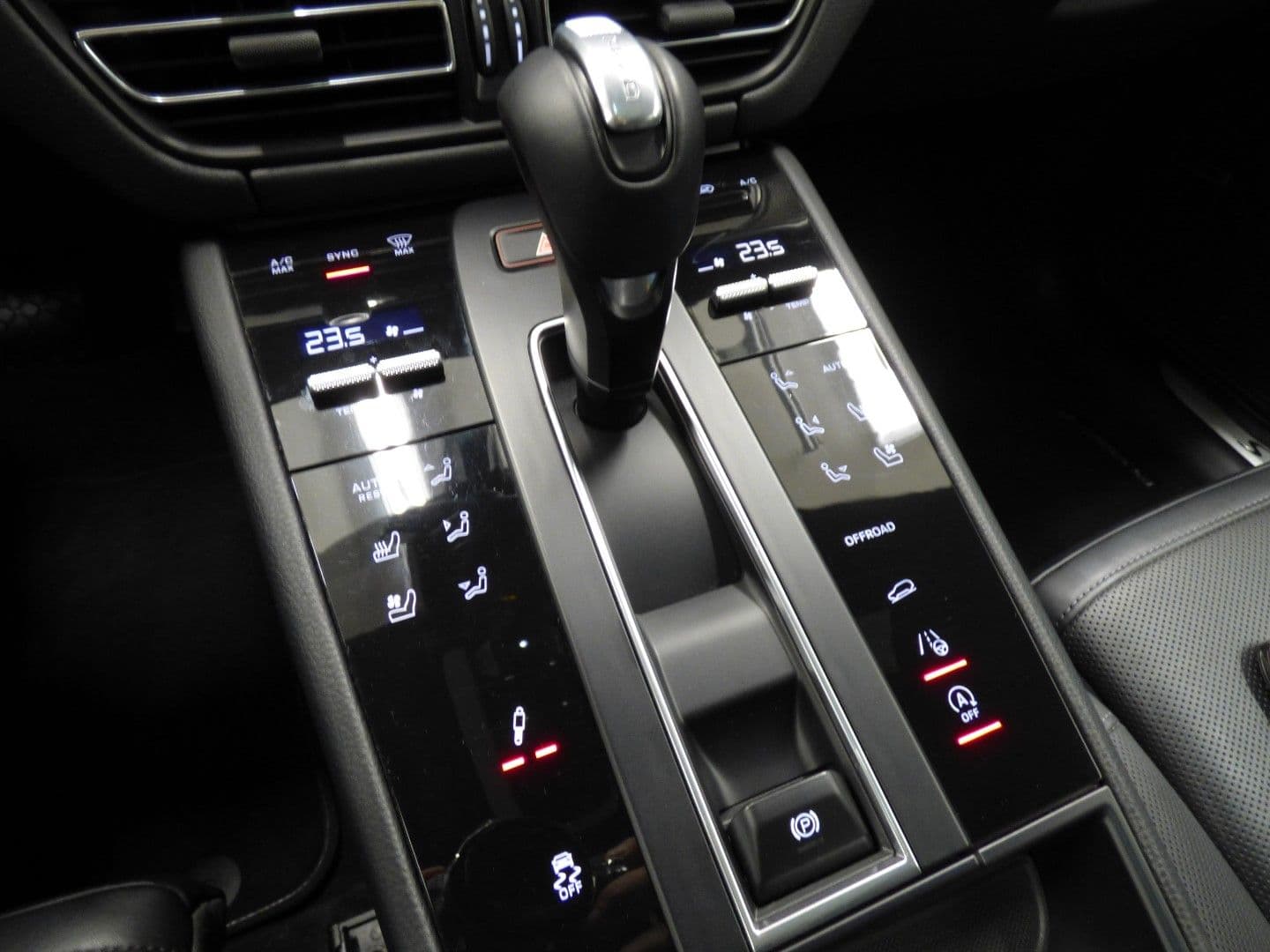 Porsche Macan 2023 - Image 25