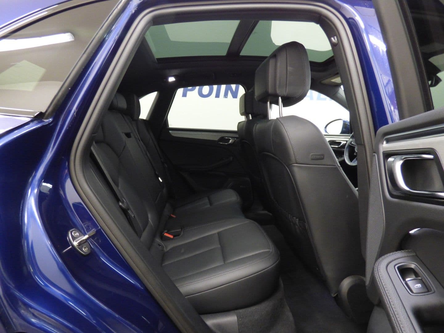 Porsche Macan 2023 - Image 30