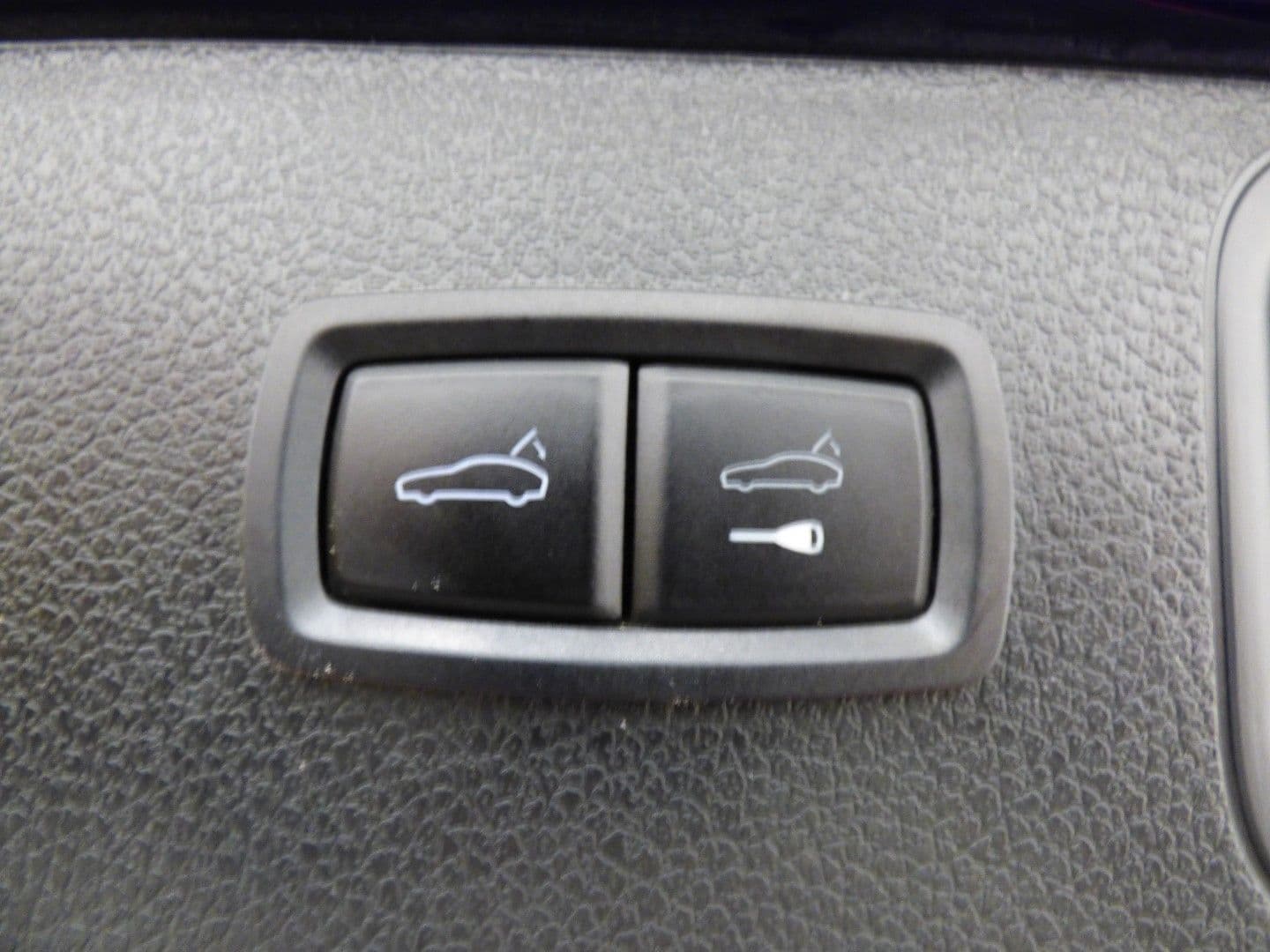 Porsche Macan 2023 - Image 33