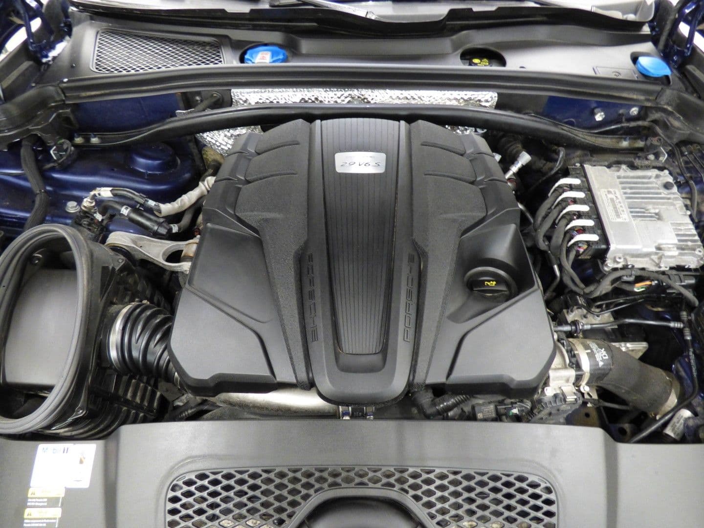 Porsche Macan 2023 - Image 37