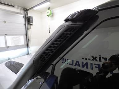 Land Rover Defender 2023 - Thumbnail 31