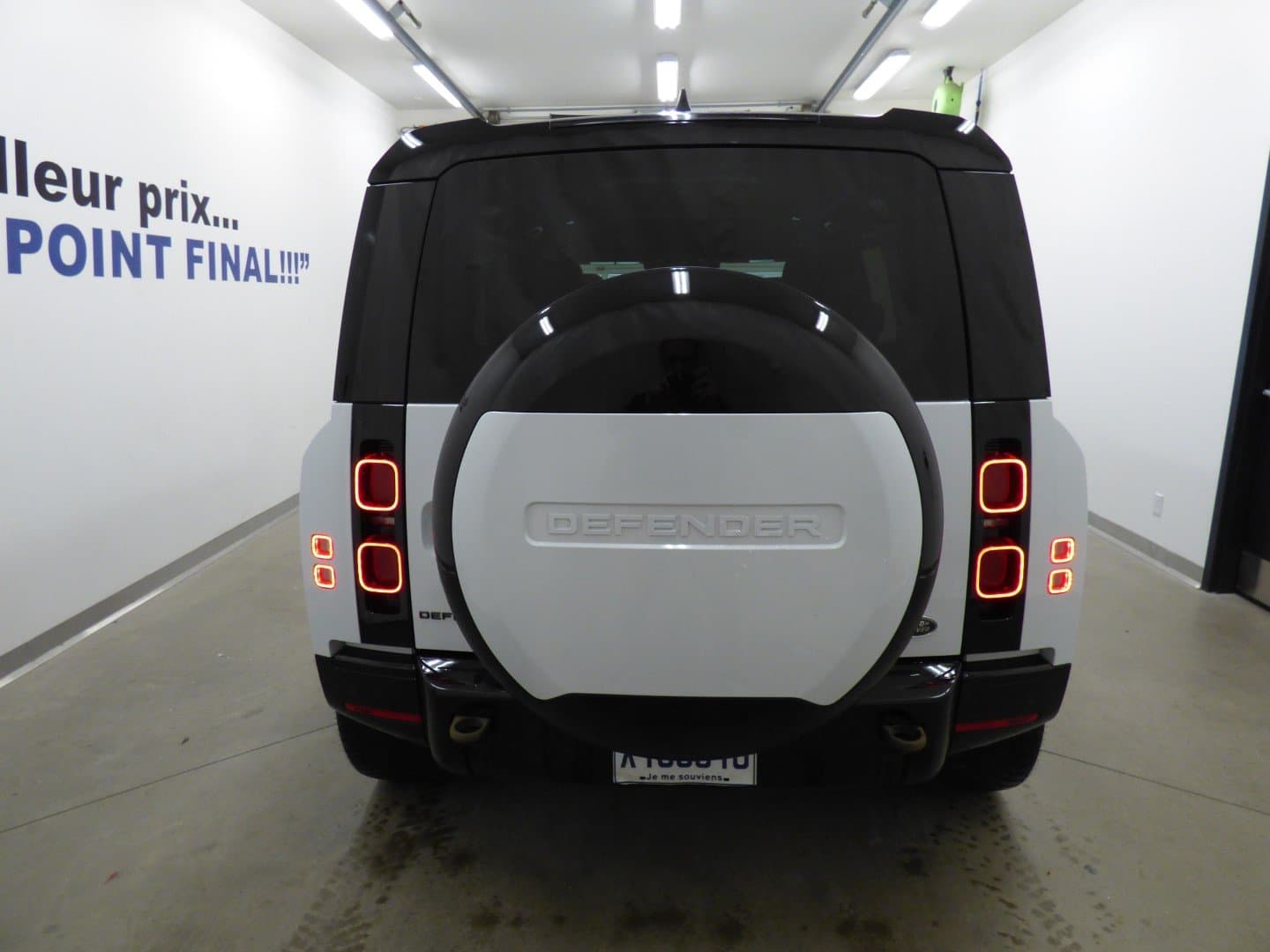 Land Rover Defender 2023 - Image 4