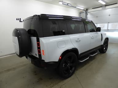 Land Rover Defender 2023 - Thumbnail 5