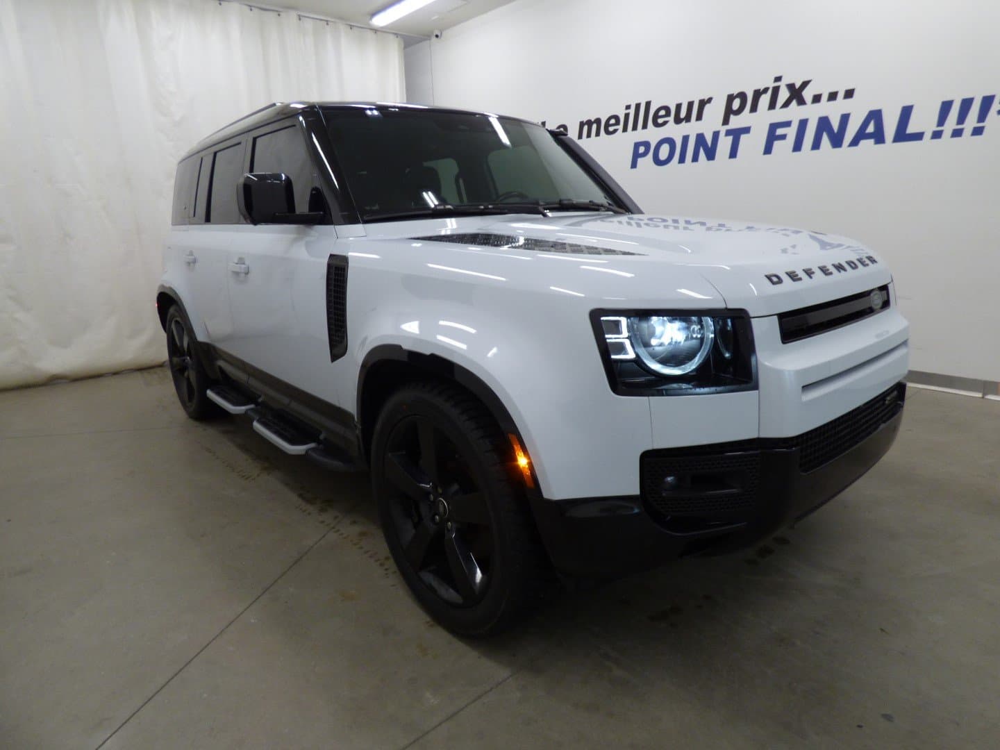 Land Rover Defender 2023 - Image 6