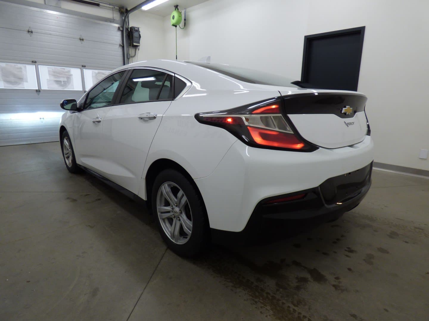 Chevrolet Volt 2017 - Image 2