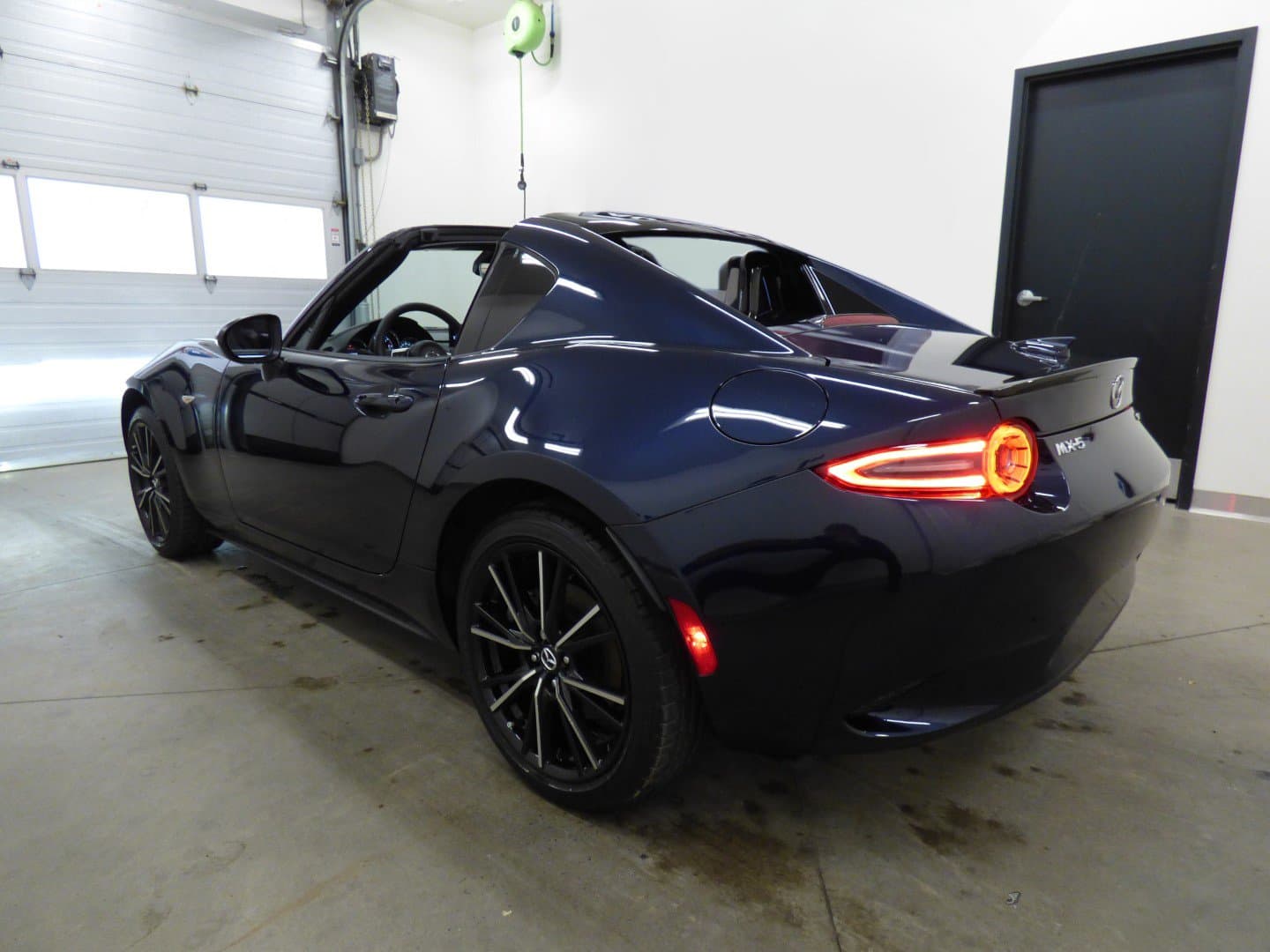 Mazda MX-5 Miata RF 2024 - Image 2