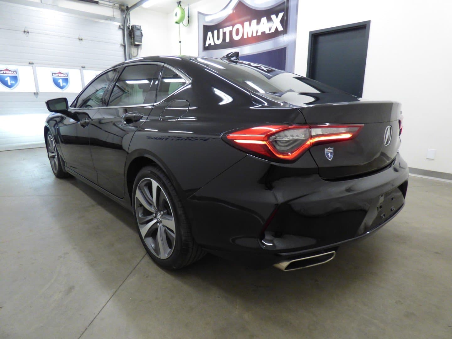 Acura TLX 2023 - Image 2