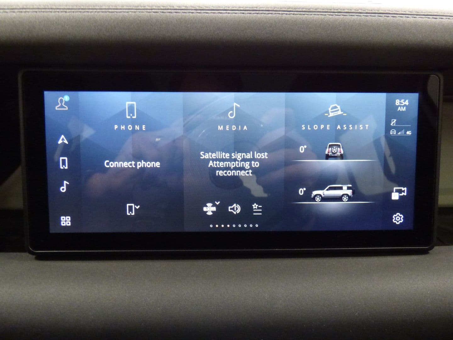 Land Rover Defender 2023 - Image 12