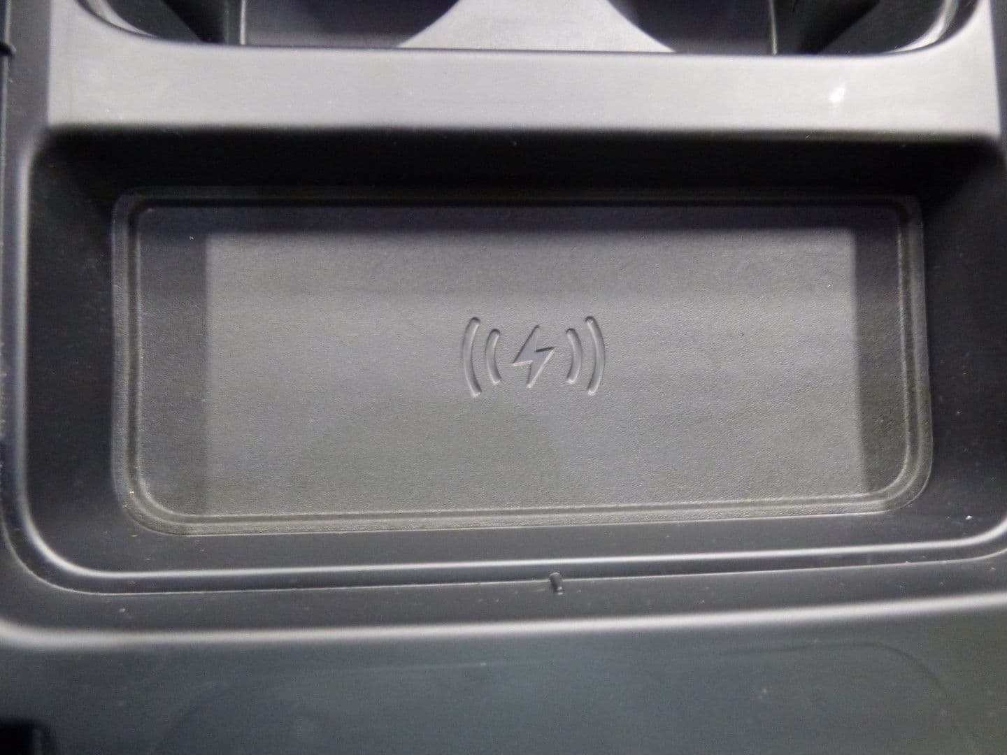 Land Rover Defender 2023 - Image 16