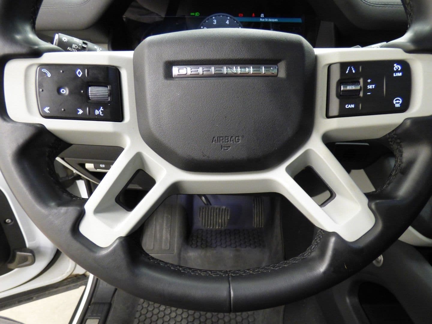 Land Rover Defender 2023 - Image 22