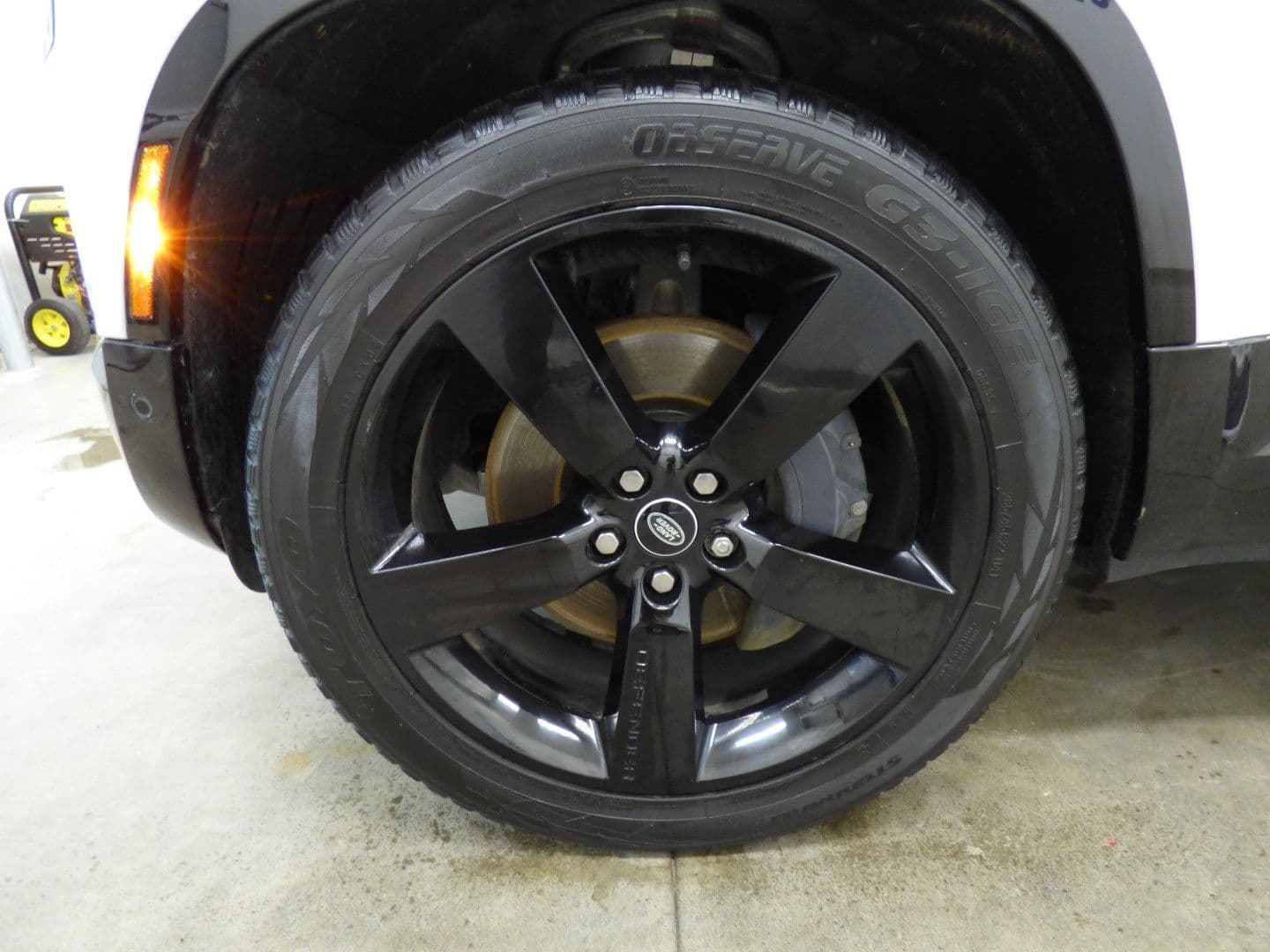 Land Rover Defender 2023 - Image 35