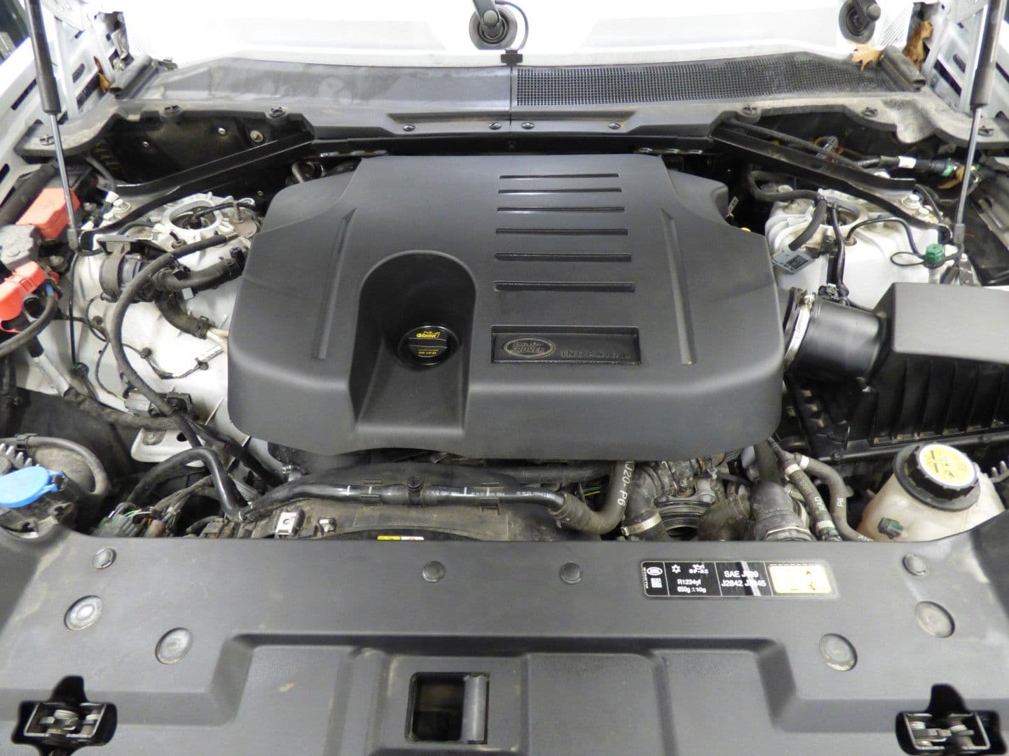 Land Rover Defender 2023 - Image 36