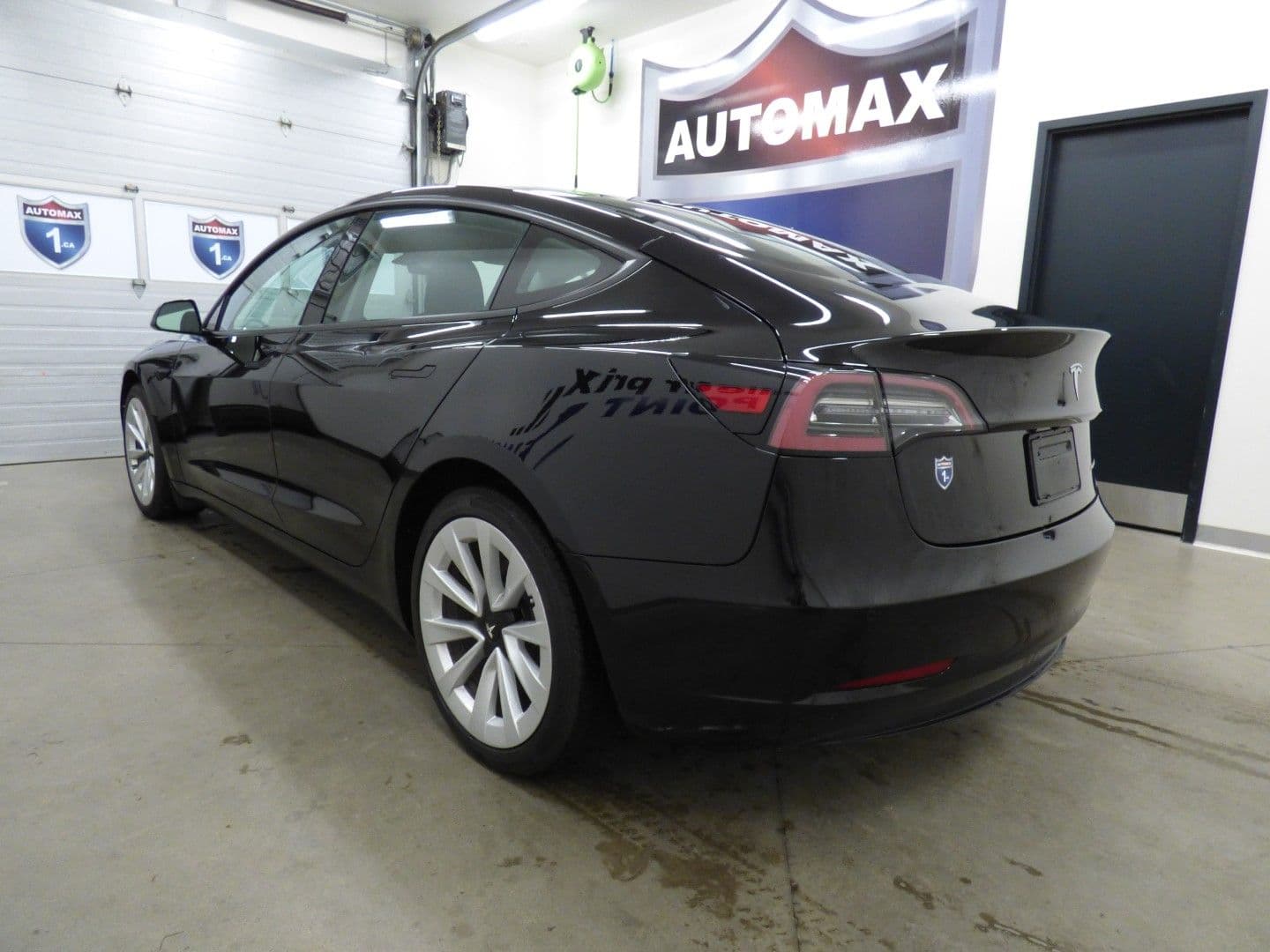 Tesla Model 3 2022 - Image 2