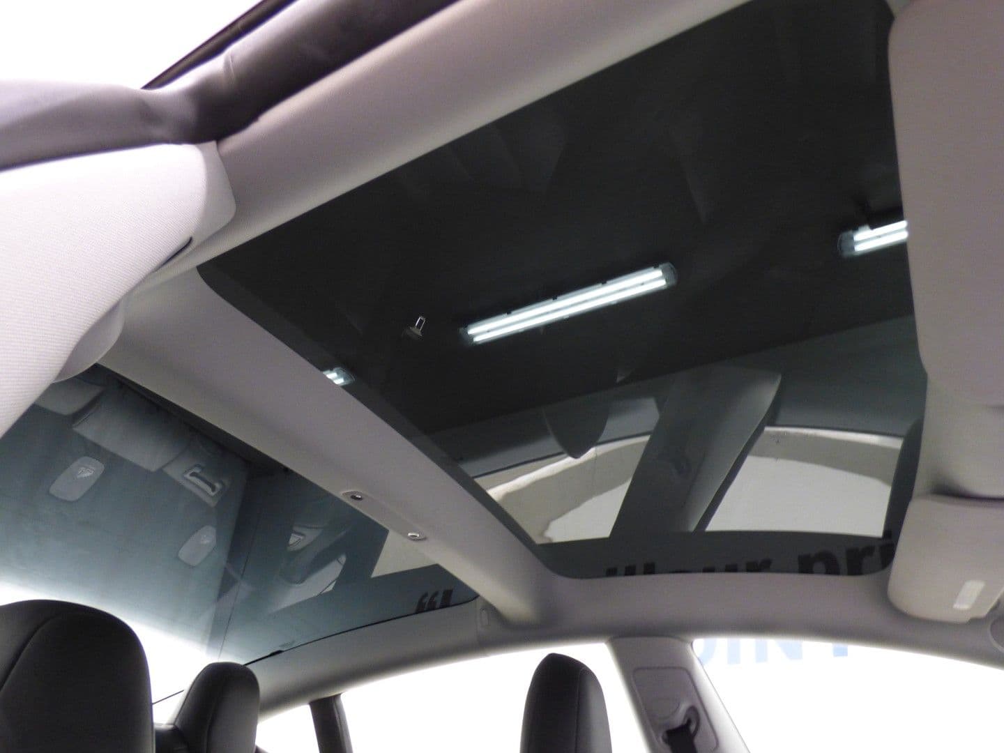 Tesla Model 3 2022 - Image 12