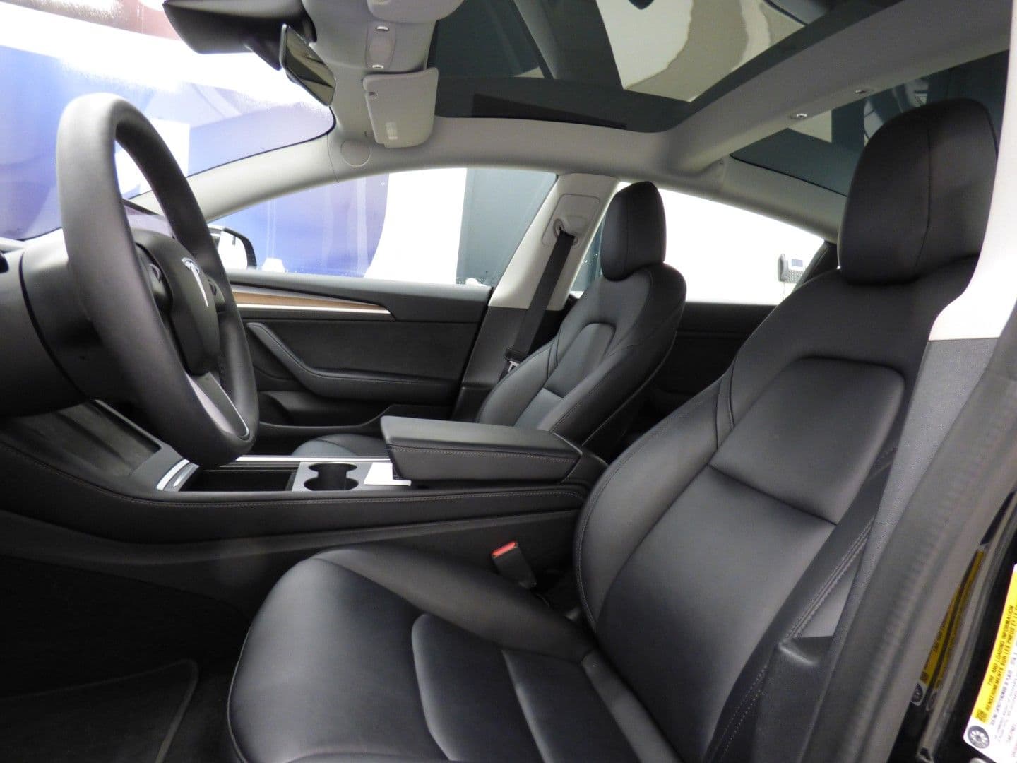 Tesla Model 3 2022 - Image 13